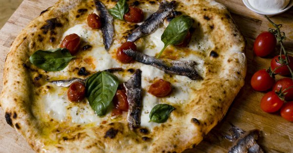 Scopri la ricetta Pizza profumi del Vesuvio di Antonino Esposito