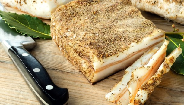 lardo-di-colonnata-igp-coltello