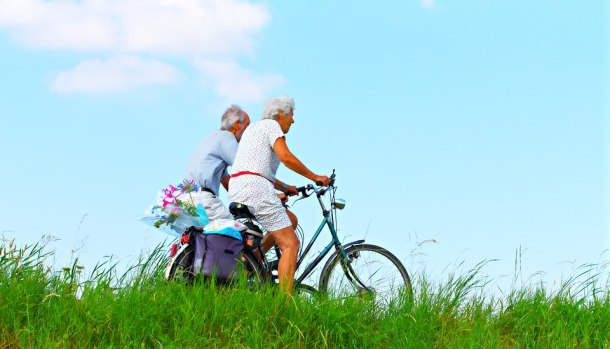 anziani-bicicletta-salute-cuore